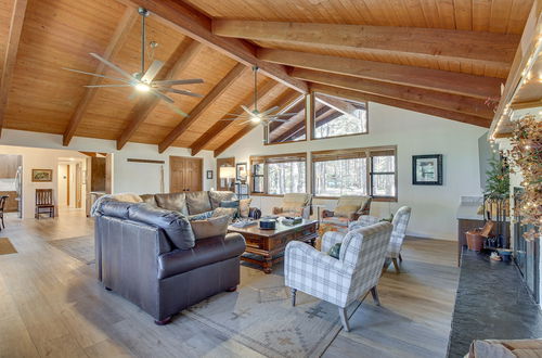 Photo 12 - Pinetop Cabin w/ 2 Fireplaces & Hot Tub