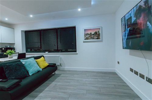 Foto 8 - Stunning 1-bed Apartment in Purley