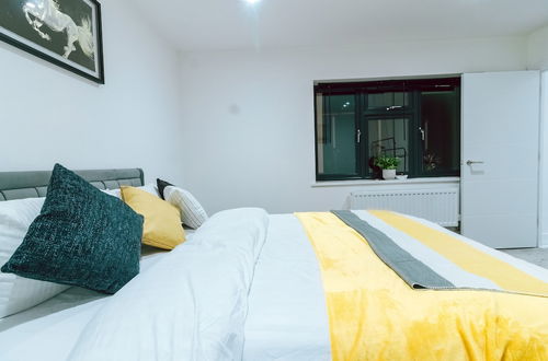 Photo 4 - Stunning 1-bed Apartment in Purley