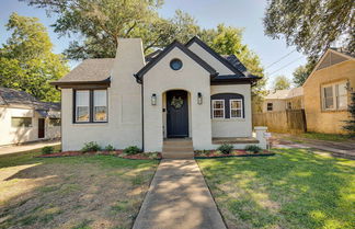 Photo 1 - Modern 'tyler Tudor' Home w/ Reading Room & Deck