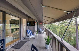 Photo 3 - Updated Hot Springs Condo w/ Lakefront Balcony