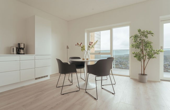 Nordic Swan Aparthotel | Seaview| Stunning 2Br Apt - Photo 15