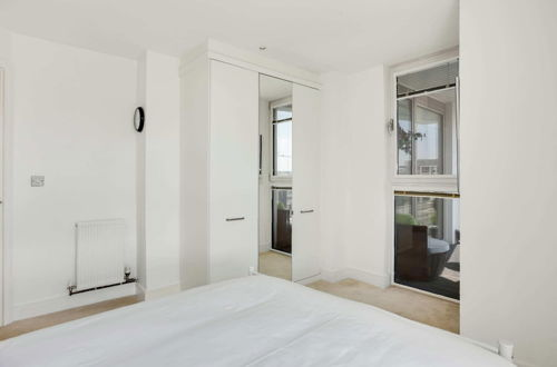 Photo 6 - Panoramic London: 3-bed City Oasis
