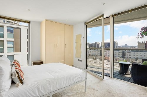 Photo 4 - Panoramic London: 3-bed City Oasis