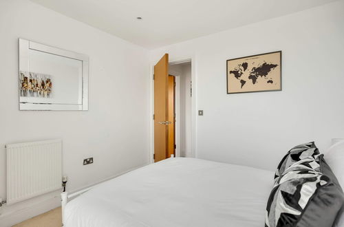 Photo 5 - Panoramic London: 3-bed City Oasis