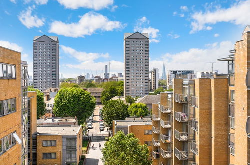 Photo 20 - Panoramic London: 3-bed City Oasis