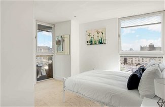 Photo 1 - Panoramic London: 3-bed City Oasis