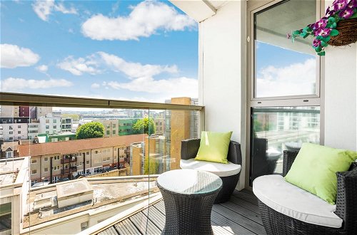 Photo 23 - Panoramic London: 3-bed City Oasis