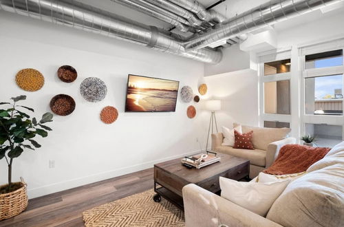 Photo 3 - Rino Art Lofts - Stunning Modern Luxury w Patio