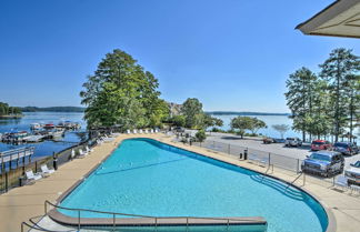 Foto 1 - Charming Salem Townhome w/ Deck Near Lake Keowee