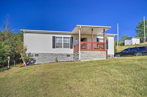 Photo 5 - Pet-friendly Midway Abode w/ Yard & Fire Pit