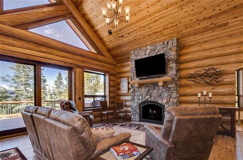 Foto 22 - Luxe Breck Cabin w/ Hot Tub, Bar + Mtn Views