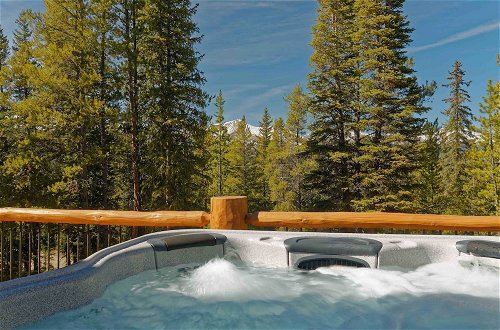 Photo 23 - Luxe Breck Cabin w/ Hot Tub, Bar + Mtn Views