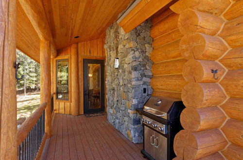 Foto 6 - Luxe Breck Cabin w/ Hot Tub, Bar + Mtn Views