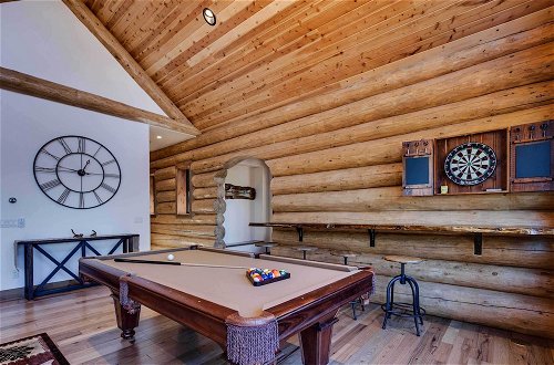 Foto 21 - Luxe Breck Cabin w/ Hot Tub, Bar + Mtn Views
