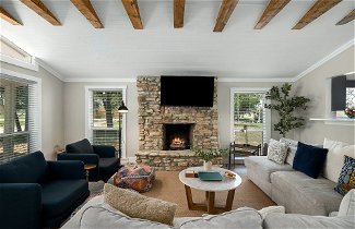 Photo 1 - Luxurious Haus With Firepit & Cowboypool - 6 Mins to Fred