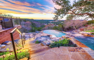 Foto 1 - Luxury Hill Country Villa With Pool-hot Tub-views