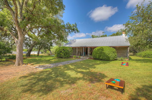 Foto 14 - Historic Log Cabin Retreat Near Town on 5 Acres