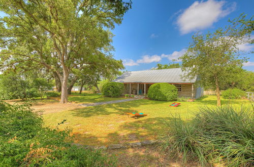 Foto 38 - Historic Log Cabin Retreat Near Town on 5 Acres