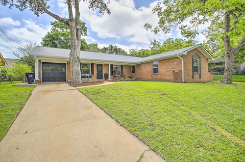 Foto 22 - Brenham Home w/ Fire Pit ~ 1 Mi to Main Street