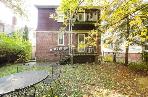 Foto 10 - Spacious Ferndale Apt w/ Yard ~ 1/2 Mi to Dtwn