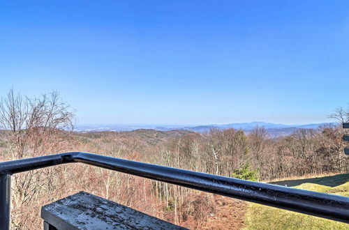 Foto 7 - Gatlinburg Condo w/ Pool, Hot Tub, & Mtn Views