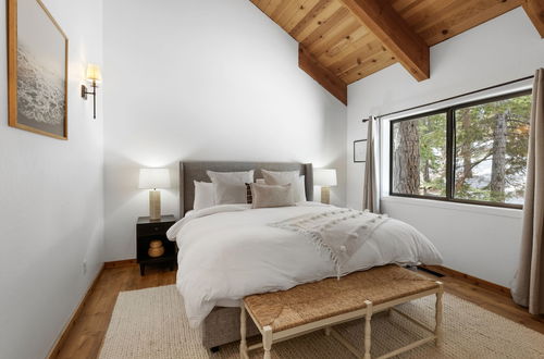 Photo 4 - Bright & Modern Cabin Luxury Home in Carnelian Bay