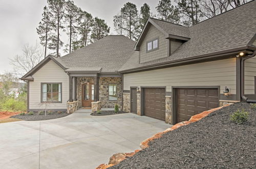 Foto 18 - Lake Keowee Home With Balcony & Boat Dock