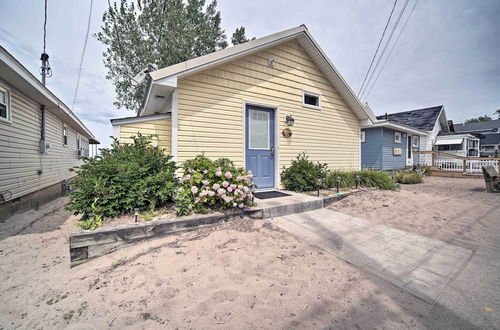 Photo 4 - Sunny, Modern Waterfront Cottage w/ Grill in Erie