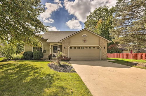 Foto 31 - Spacious Fort Wayne Home w/ Yard + Gas Grill