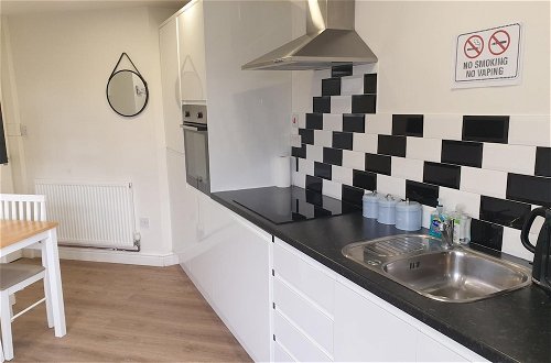 Foto 10 - Modern 1 bed Apartment, 10 Mins to Leeds City Cent
