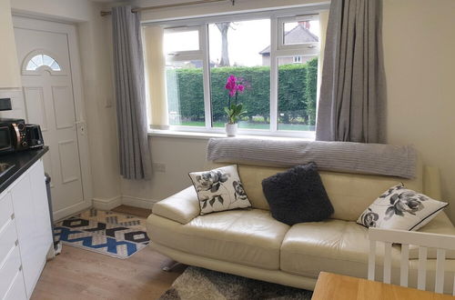 Photo 15 - Modern 1 bed Apartment, 10 Mins to Leeds City Cent