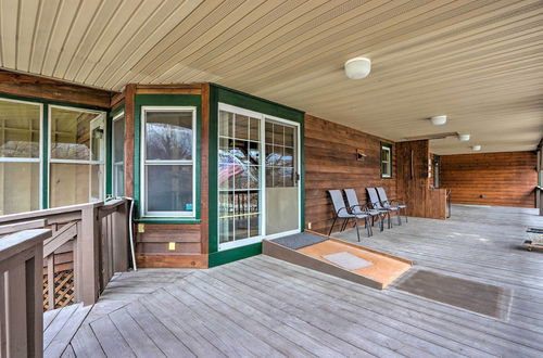 Photo 2 - Family Apartment w/ Fireplace & Front Porch