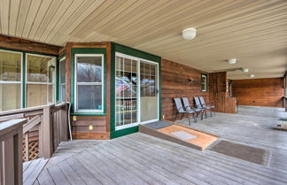 Photo 2 - Family Apartment w/ Fireplace & Front Porch