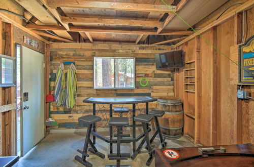Foto 36 - Cozy Renovated Cabin: Yard, Deck, Playroom/arcade
