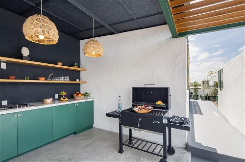 Foto 16 - Rooftop Hot Tub 3 Levels 5bedroom in Villa Noria