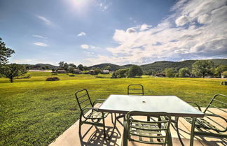 Photo 2 - Eureka Springs Home w/ Patio + Golf Course View