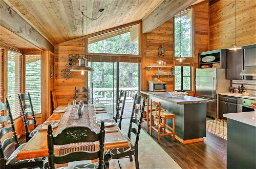 Foto 22 - Expansive Truckee Cabin w/ Deck & Resort Amenities