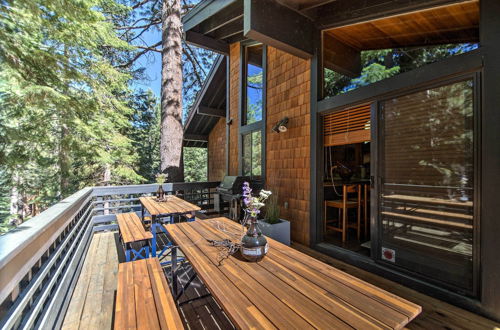 Foto 11 - Expansive Truckee Cabin w/ Deck & Resort Amenities