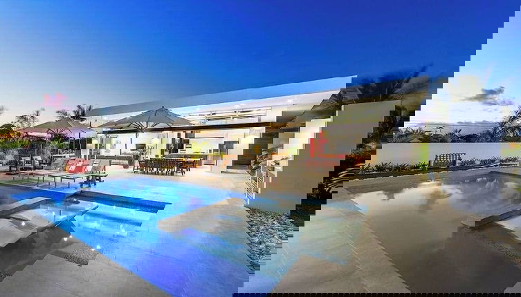 Foto 1 - Oceanside Vacation Villa With Hotel Amenities v10