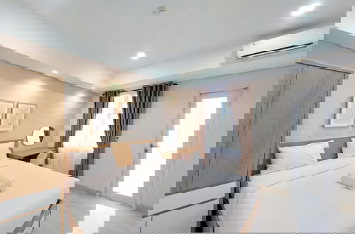 Foto 6 - Good Deal and Strategic Studio at Podomoro City Deli Medan Apartment