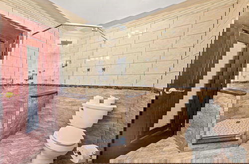 Foto 32 - Winterfell by Avantstay Hottub, Sauna, Game Room