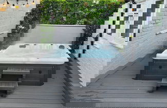 Photo 1 - Derby City Centre Apartment With Roof Top Hot Tub
