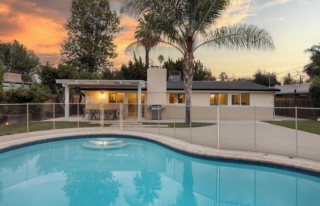 West Valley by Avantstay Large Yard w/ Pool! - Photo 1