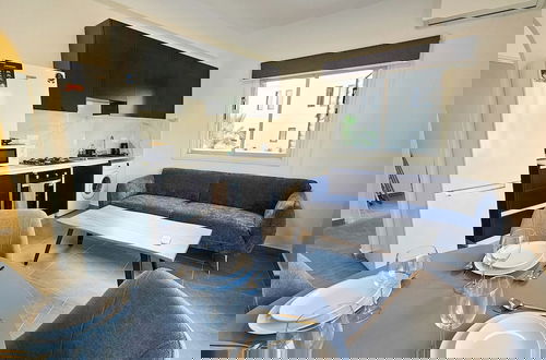 Photo 5 - La Magenta Apartments
