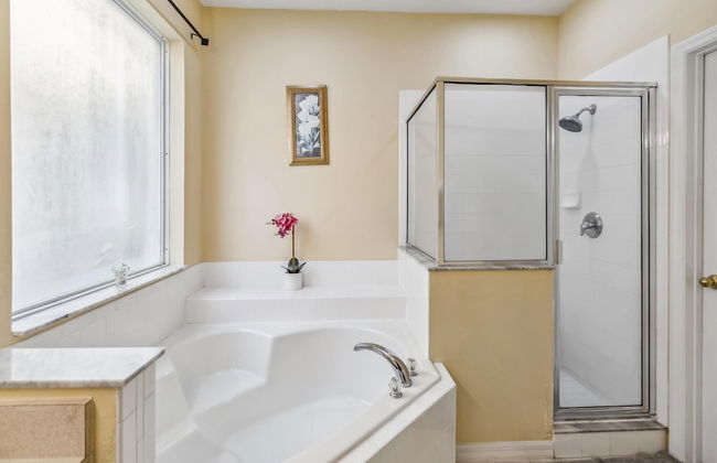 7/6.5 Beautiful Vacation Home With Private Pool, and Much More!! - Foto 1