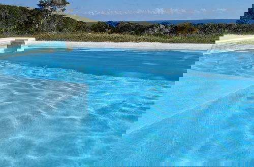 Foto 16 - Paradise Cove: Oceanfront Haven With Infinity Pool