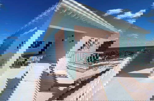 Foto 21 - Paradise Cove: Oceanfront Haven With Infinity Pool