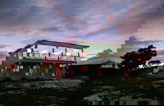 Foto 1 - Paradise Cove: Oceanfront Haven With Infinity Pool