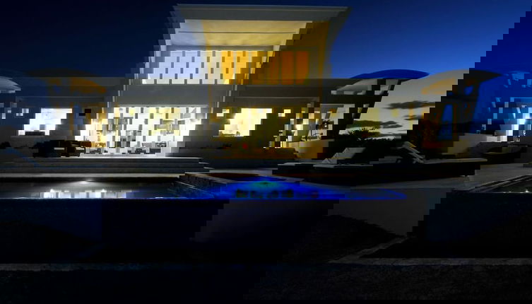 Foto 1 - Ocean Vista: Contemporary Villa With Panoramic Views